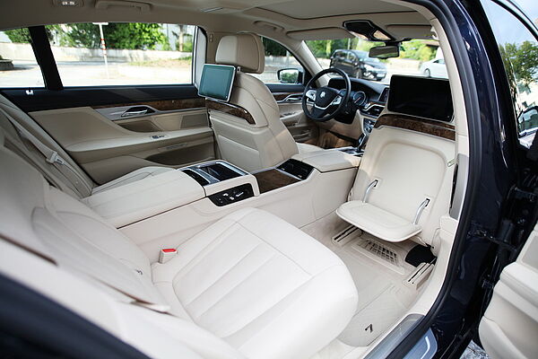 Komfortabler Business-Transfer mit BMW  Limousine